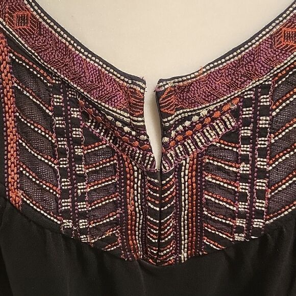 Bobeau embroidered black tank - Picture 4 of 8